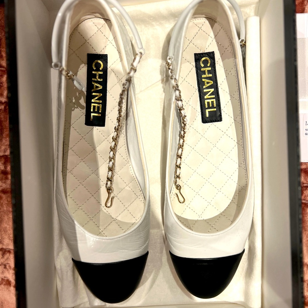 Chanel Cap-Toe Ballet Flats White/Black Lambskin EU 40 Box & Dust Bag